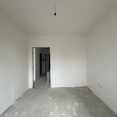 Tirane, shitet apartament 2+1+Ballkon , 80 m² 148.960 € (Xhamllik)