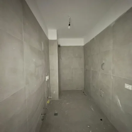 Tirane, shitet apartament 2+1+Ballkon , 80 m² 148.960 € (Xhamllik)