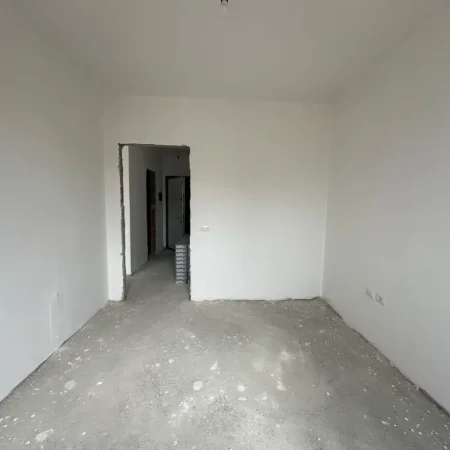 Tirane, shitet apartament 2+1+Ballkon , 80 m² 148.960 € (Xhamllik)