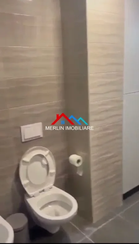 Tirane, jepet me qera apartament 2+1+Ballkon Kati 6, 100 m² 645 € (RRUGA ARTAN LENJA,ISH-FUSHA AVIACIONIT)