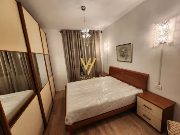 Tirane, jepet me qera apartament 2+1+Ballkon Kati 7, 90 m² 520 € (UNIVERS CITY)