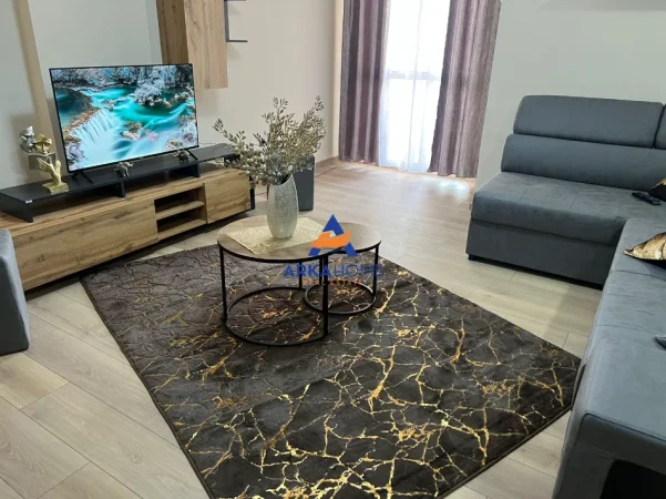 Tirane, jepet me qera apartament 2+1+Ballkon Kati 4, 68 m² 700 € 