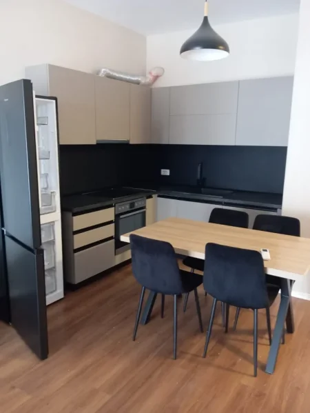 Tirane, jepet me qera apartament 2+1 Kati 6, 100 m² 600 € (Rruga 5 Maji)