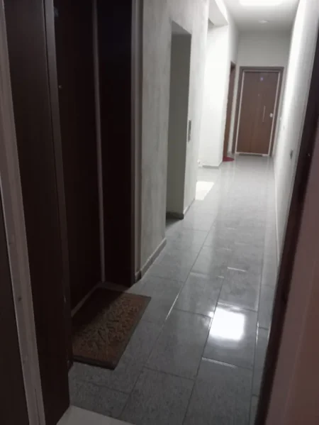 Tirane, jepet me qera apartament 2+1 Kati 6, 100 m² 600 € (Rruga 5 Maji)