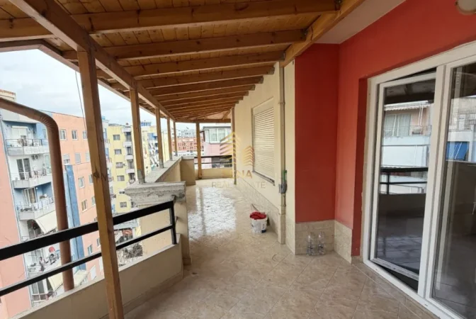 Tirane, jepet me qera apartament 2+1+Ballkon Kati 7, 120 m² 550 € (Astir, Vila L)
