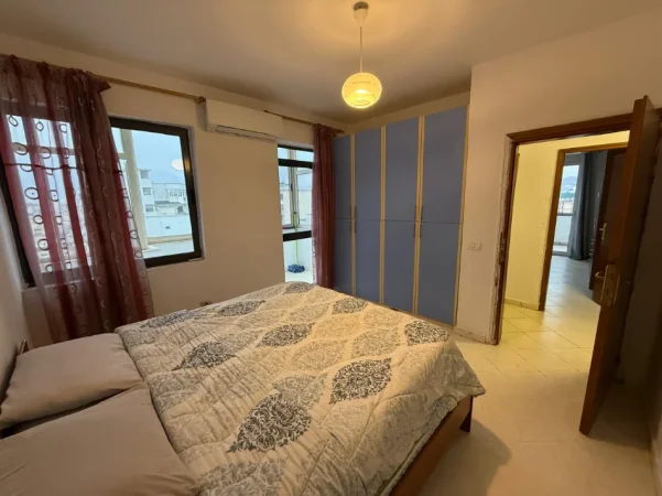 Tirane, jepet me qera apartament 2+1+Ballkon Kati 12, 600 € (Rruga e Kavajës)