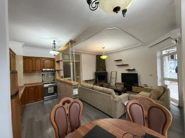 Tirane, jepet me qera apartament 2+1+Ballkon Kati 12, 600 € (Rruga e Kavajës)