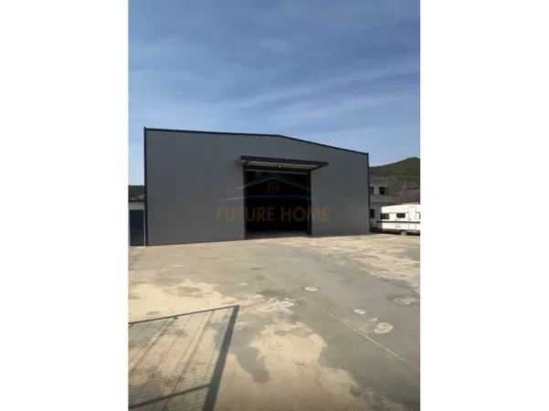 Tirane, jepet me qera ambjent biznesi Kati 0, 650 m² 1.800 € 