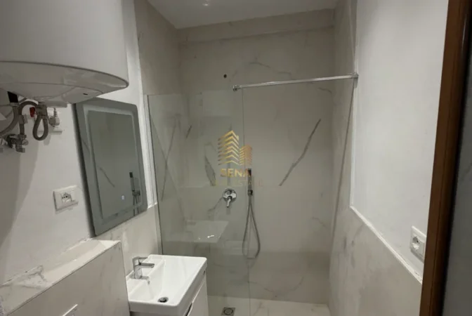 Tirane, jepet me qera apartament 2+1+Ballkon Kati 6, 75 m² 450 € (Astir, Vila L)