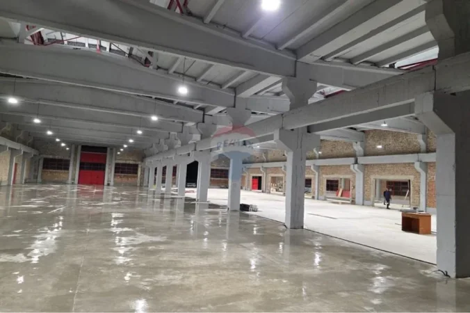 Vlore, jepet me qera magazine Kati 0, 6.000 m² (Rruga Demokracia, Vlore)