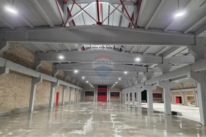 Vlore, jepet me qera magazine Kati 0, 6.000 m² (Rruga Demokracia, Vlore)