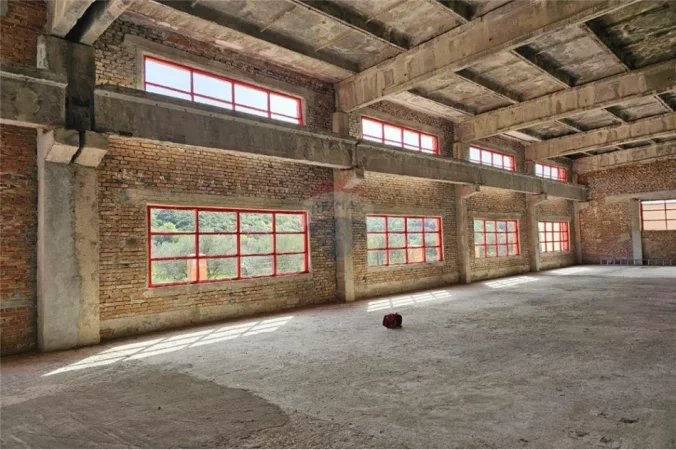 Vlore, jepet me qera magazine Kati 0, 6.000 m² (Rruga Demokracia, Vlore)