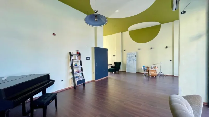 Tirane, jepet me qera dyqan Kati 0, 75 m² 800 € (Qytet studenti)