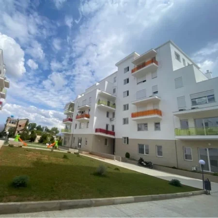 Tirane, shitet apartament 1+1+Ballkon , 90 m² 109.700 € (Astir)