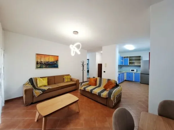 Tirane, jepet me qera apartament 2+1+Aneks+Ballkon Kati 3, 115 m² 600 € (rruga myslym shyri)