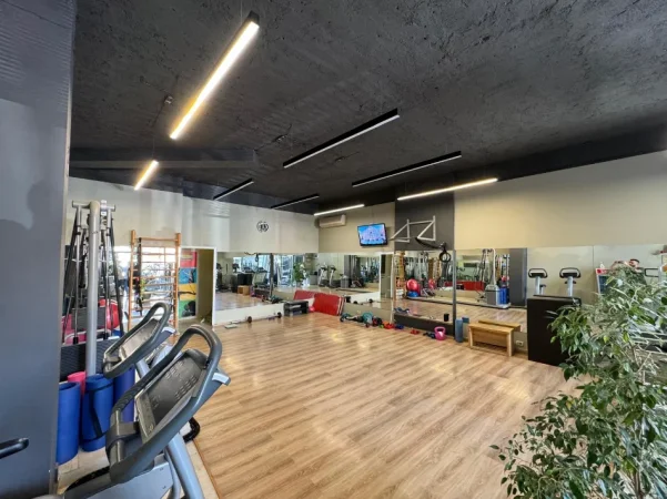 Tirane, shitet dyqan Kati 0, 160 m² 312.000 € (MYSLYM SHYRI)