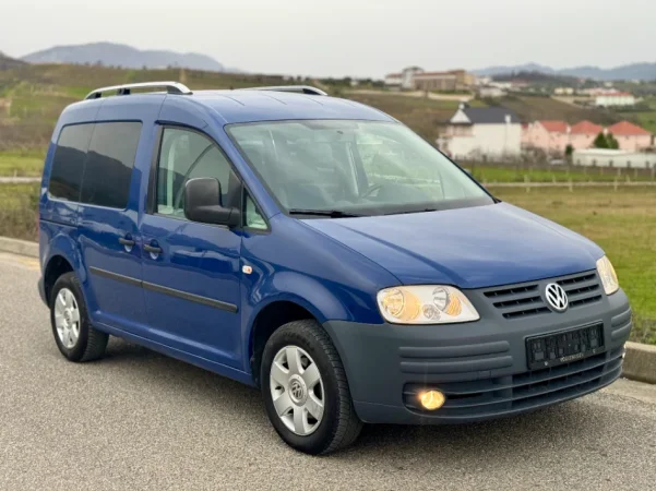 Tirane, shes makine Caddy 1.9 Naftë Manual 2009 Nafte, blu manuale Kondicioner 219.000 km 5.500 €