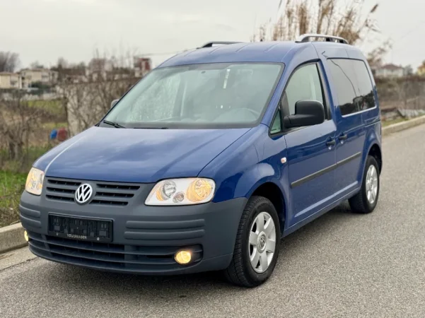 Tirane, shes makine Caddy 1.9 Naftë Manual 2009 Nafte, blu manuale Kondicioner 219.000 km 5.500 €