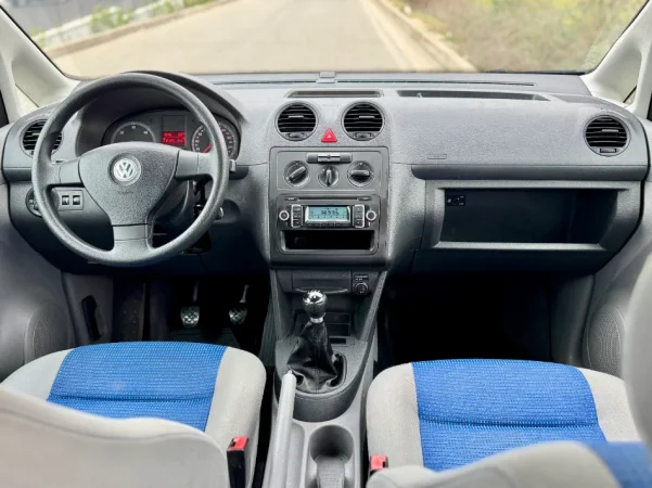 Tirane, shes makine Caddy 1.9 Naftë Manual 2009 Nafte, blu manuale Kondicioner 219.000 km 5.500 €