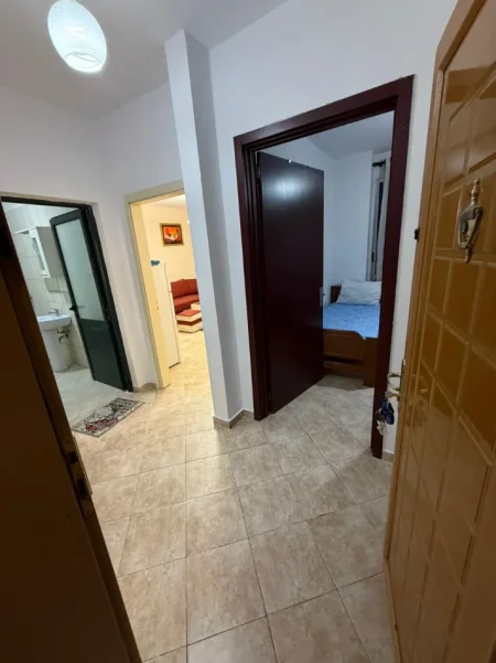 Tirane, jepet me qera apartament 2+1 Kati 4, 450 € 