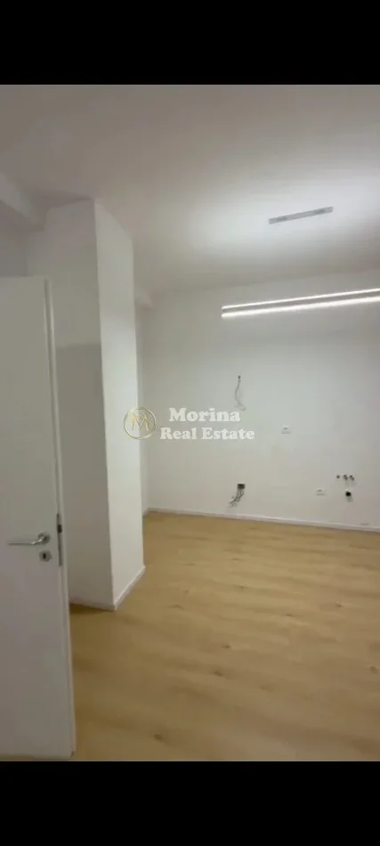 Tirane, jepet me qera Vile Kati 3, 250 m² 1.300 € (Farke)