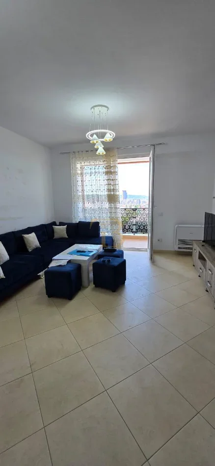 Tirane, shitet apartament 3+1+Ballkon Kati 8, 135 m² 260.000 € (Shkolla Bashkuar)