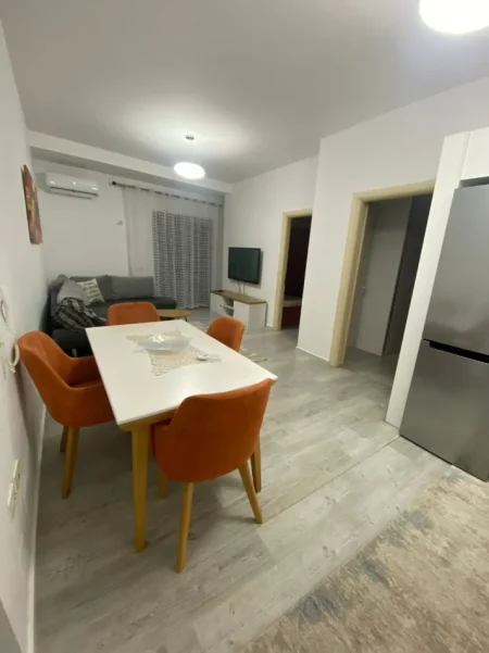 Tirane, jepet me qera apartament 2+1 Kati 3, 750 € (rruga e dibres)