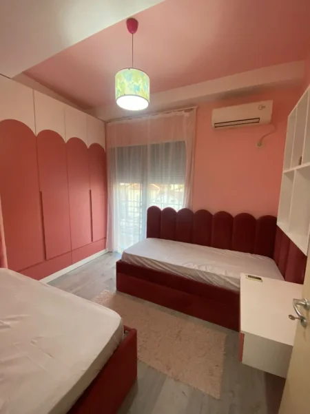 Tirane, jepet me qera apartament 2+1 Kati 3, 750 € (rruga e dibres)