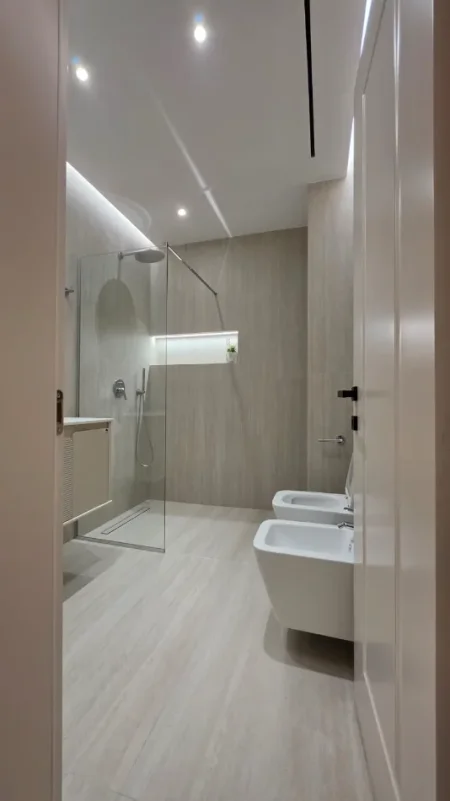 Tirane, jepet me qera zyre Kati 2, 130 m² 2.500 € (AIR ALBANIA)