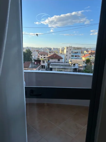 Tirane, jepet me qera apartament 1+1 Kati 4, 500 € (Jordan Misja)