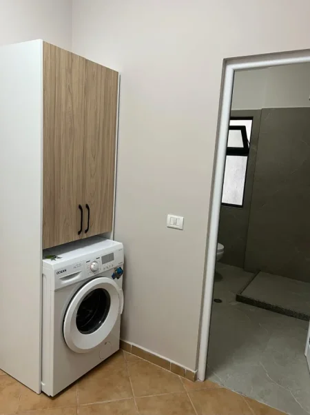 Tirane, jepet me qera apartament 1+1 Kati 4, 500 € (Jordan Misja)