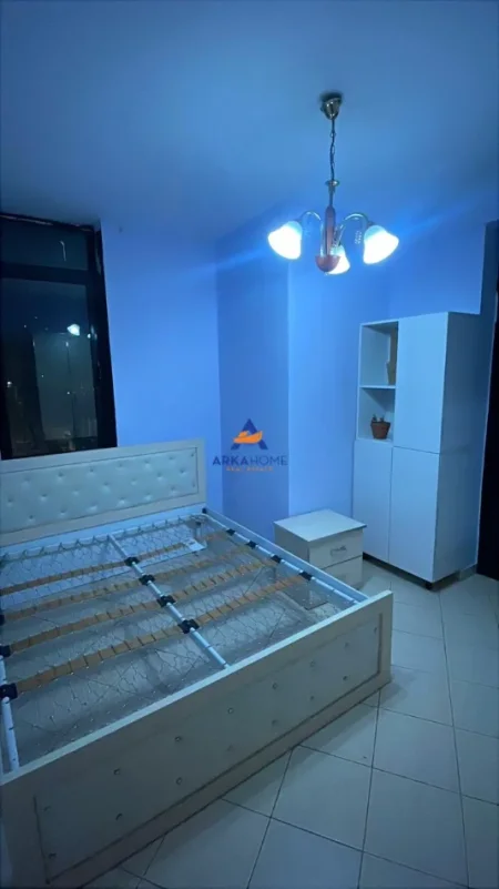 Tirane, jepet me qera apartament 2+1+Ballkon Kati 1, 110 m² 600 € 