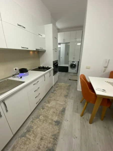 Tirane, jepet me qera apartament 2+1 Kati 3, 100 m² 750 € (Pazari i Ri)