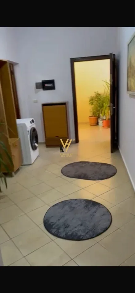 Tirane, jepet me qera apartament 1+1+Ballkon Kati 3, 70 m² 420 € (SELITE)