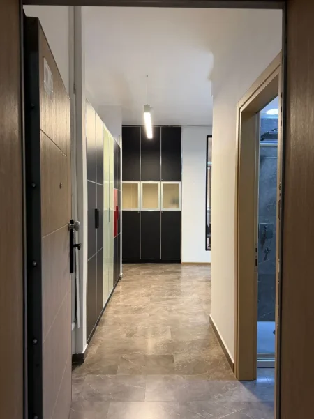 Tirane, jepet me qera zyre Kati 4, 132 m² 1500 € (BLLOK)