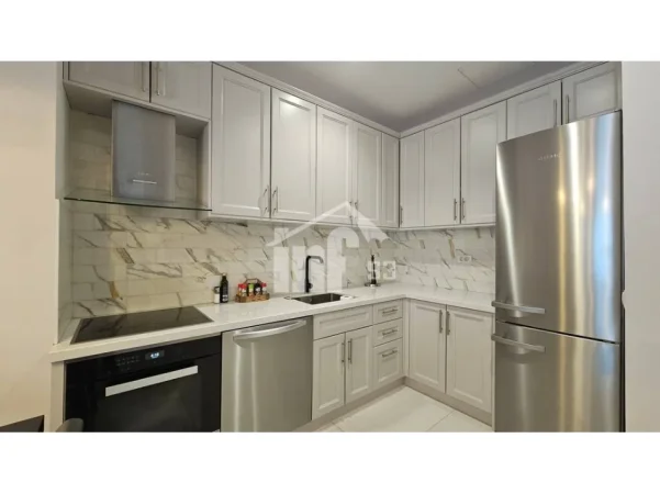 Tirane, jepet me qera apartament 2+1 Kati 7, 115 m² 1.700 € (“AMBASADOR 3” PRANË PARKUT DHE LIQENIT)