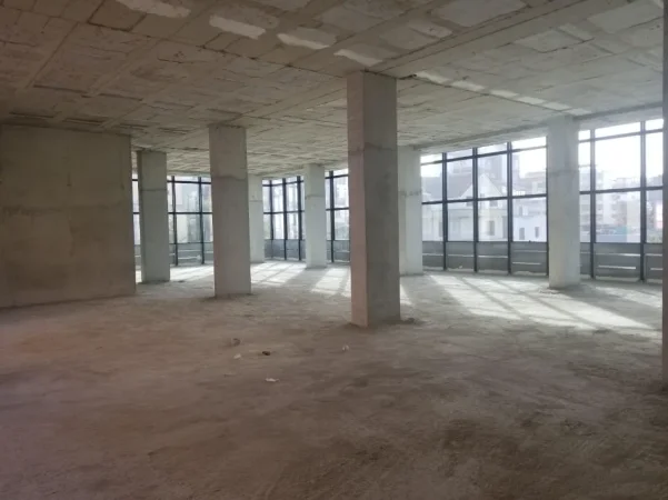 Durres, jepet me qera ambjent biznesi Kati 3, 324 m² 1.600 € (Rruga Aleksander Goga)