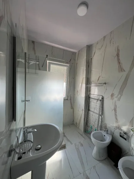 Tirane, shes apartament 1+1 Kati 9, 48 m² 
