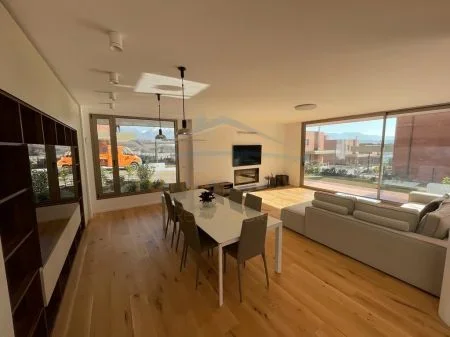 Tirane, Shitet Vilë 3-katëshe, TEG Kompleksi CUCI, 1.082 m², Cmimi 1,200,000 €