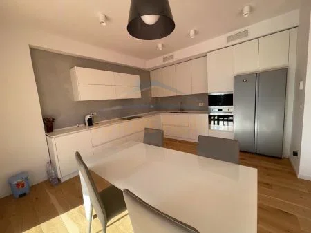 Tirane, Shitet Vilë 3-katëshe, TEG Kompleksi CUCI, 1.082 m², Cmimi 1,200,000 €