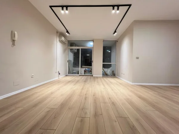 Tirane, jepet me qera zyre Kati 2, 100 m² 1.000 € (Lulishtja)
