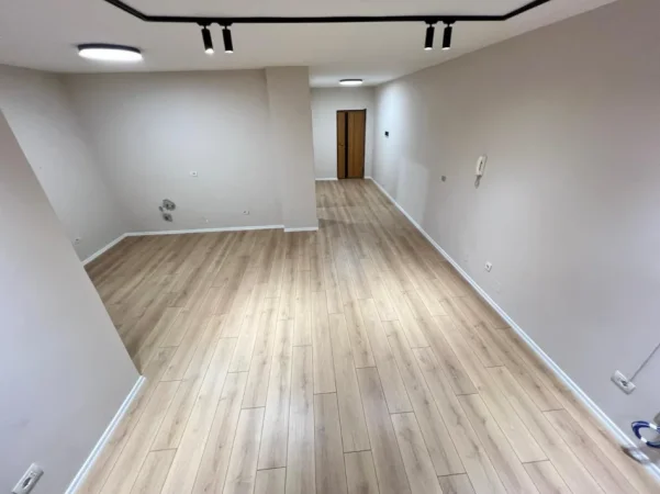 Tirane, jepet me qera zyre Kati 2, 100 m² 1.000 € (Lulishtja)