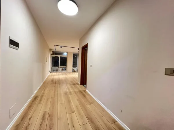 Tirane, jepet me qera zyre Kati 2, 100 m² 1.000 € (Lulishtja)