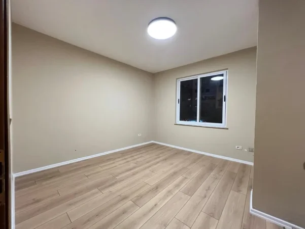 Tirane, jepet me qera zyre Kati 2, 100 m² 1.000 € (Lulishtja)