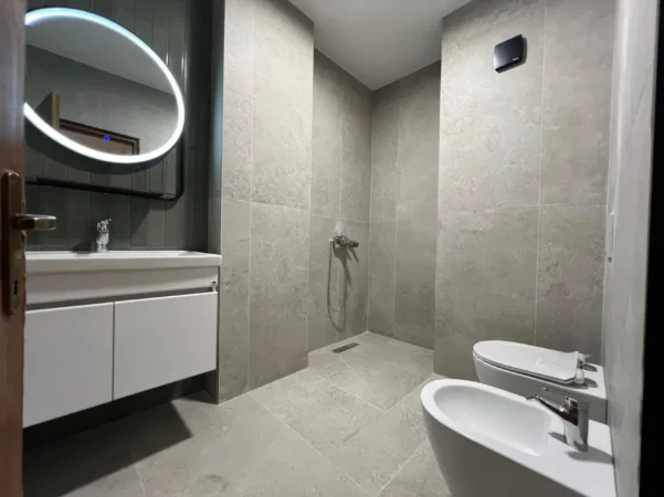 Tirane, jepet me qera zyre Kati 2, 100 m² 1.000 € (Lulishtja)