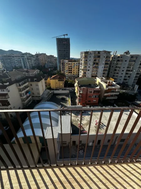 Tirane, jepet me qera zyre Kati 9, 125 m² 1.500 € (ALTANA RESIDENCE)