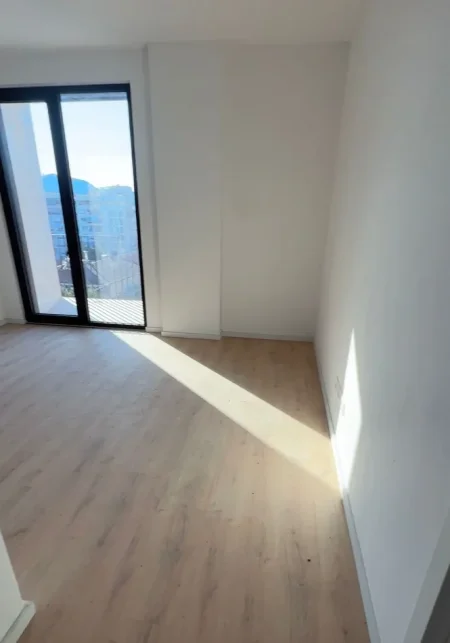 Tirane, jepet me qera zyre Kati 9, 125 m² 1.500 € (ALTANA RESIDENCE)