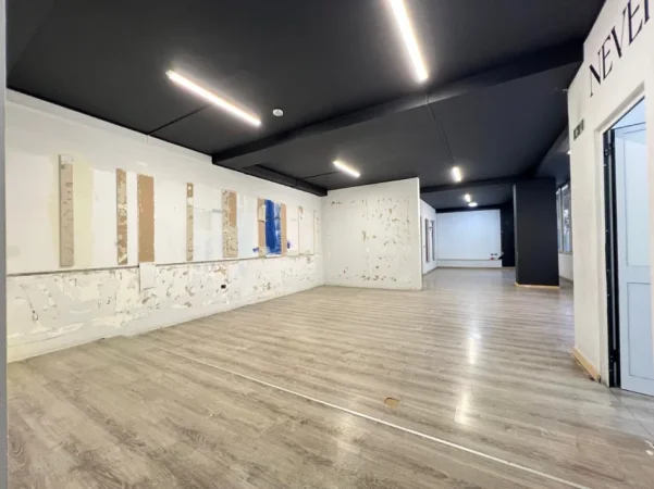 Tirane, jepet me qera zyre Kati 2, 120 m² 1.400 € (Rruga Sami Frasheri)