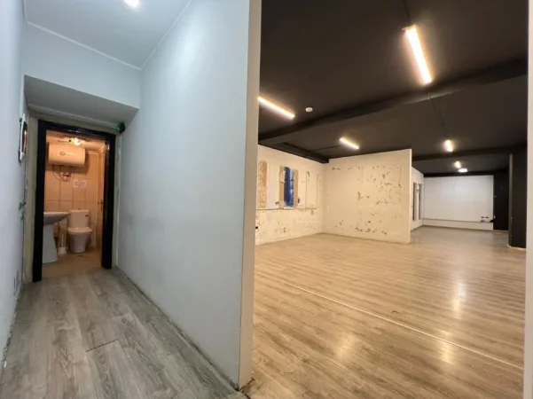 Tirane, jepet me qera zyre Kati 2, 120 m² 1.400 € (Rruga Sami Frasheri)