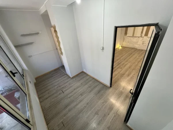 Tirane, jepet me qera zyre Kati 2, 120 m² 1.400 € (Rruga Sami Frasheri)